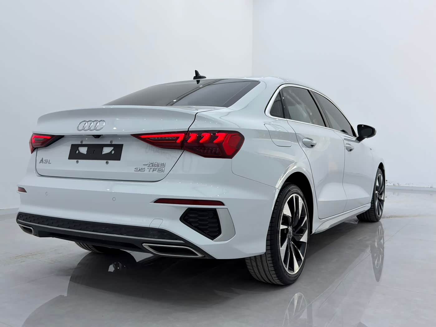 Audi A3 1.4 л 2022 г. Белый, пробег 44000 км