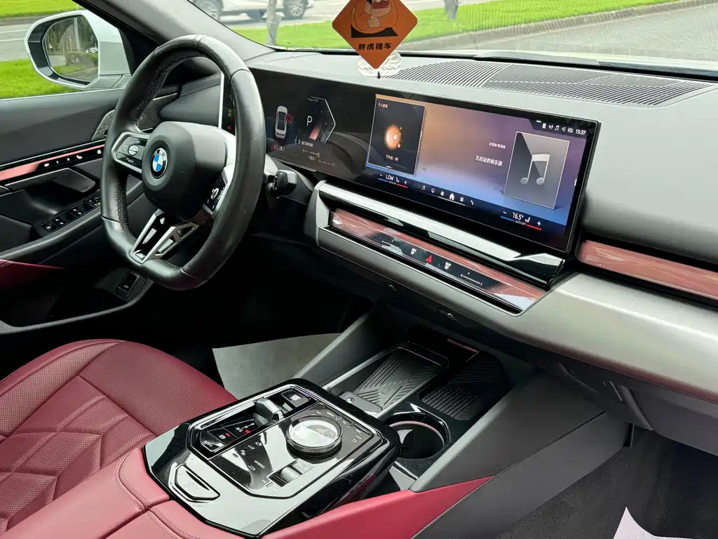 BMW 5 Series — миниатюра 8