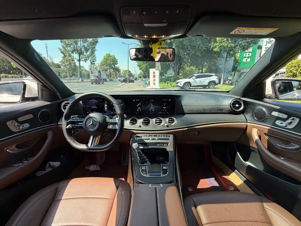 Mercedes-Benz E-Class — миниатюра 13