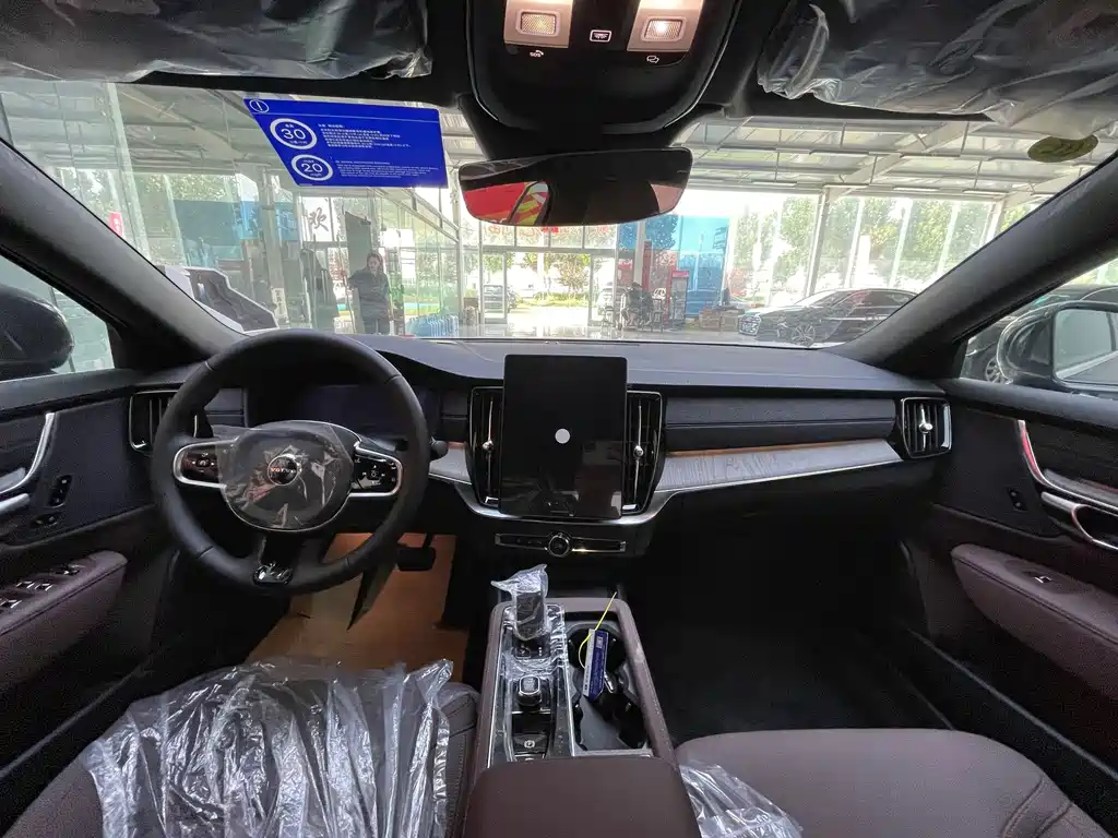 Volvo S90 — миниатюра 19