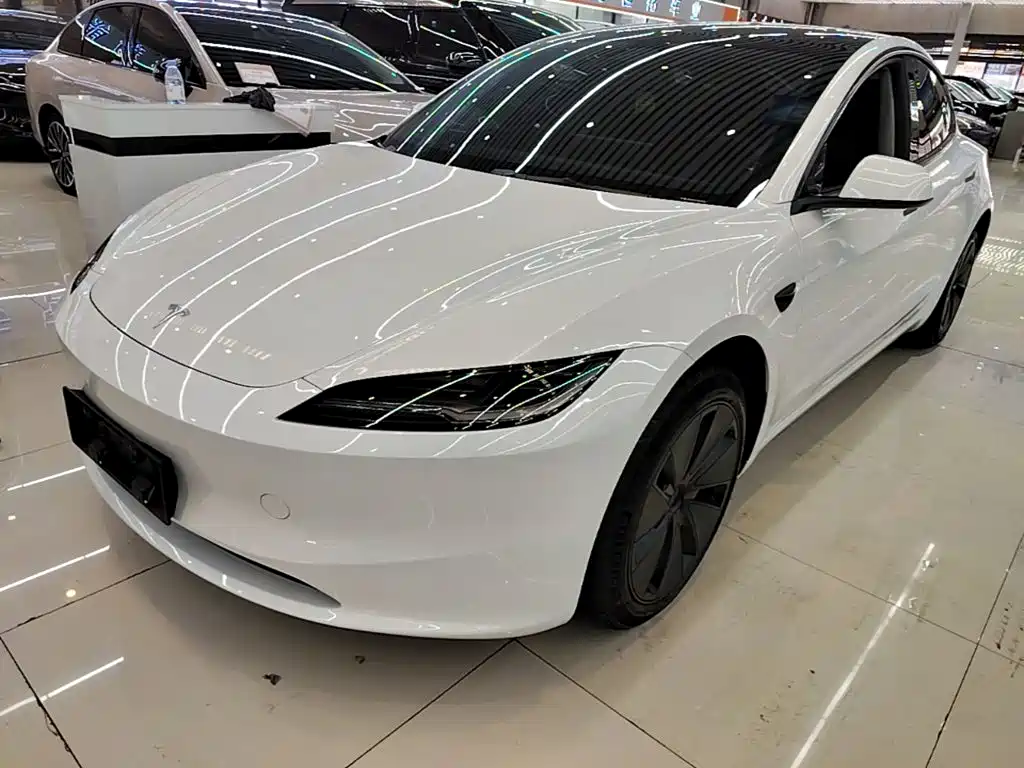 2024 Tesla Model 3 - zdjęcie 1 z 25