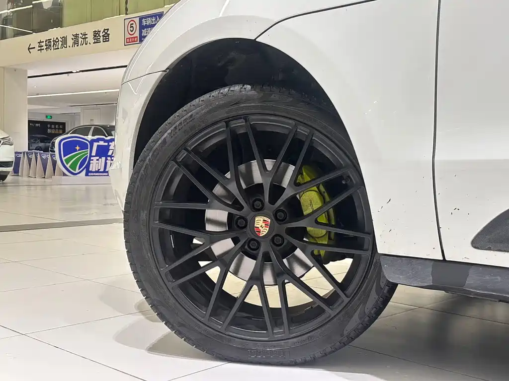 Porsche Macan — миниатюра 8