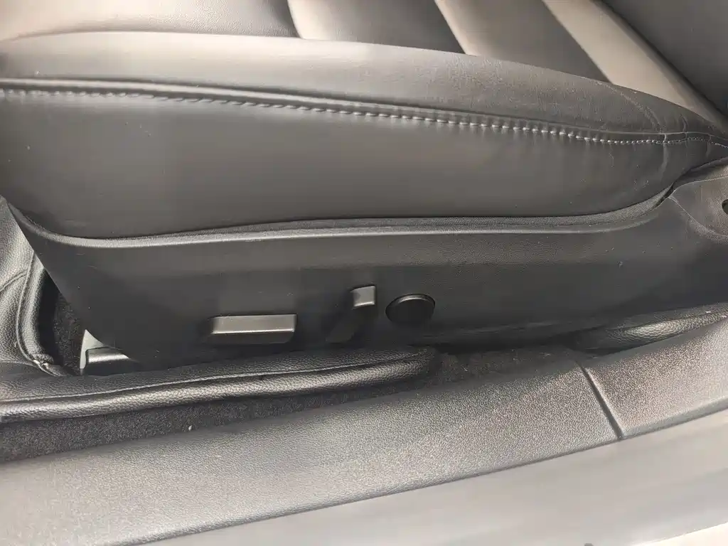 Tesla Model 3 — миниатюра 12