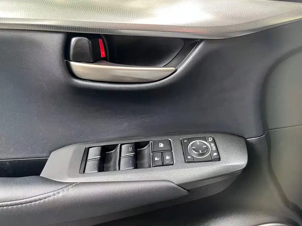 Lexus NX — миниатюра 5