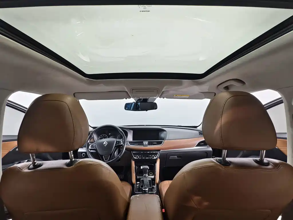 Borgward BX7 — миниатюра 10