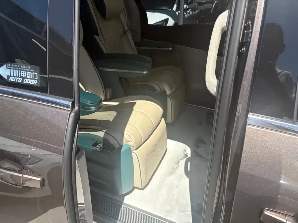 Buick GL8 — миниатюра 5