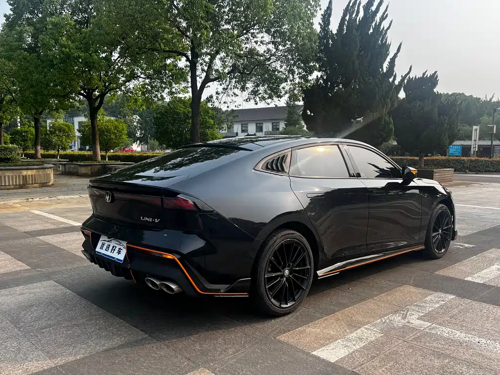 Changan UNI-V 2022 1.5T Sport