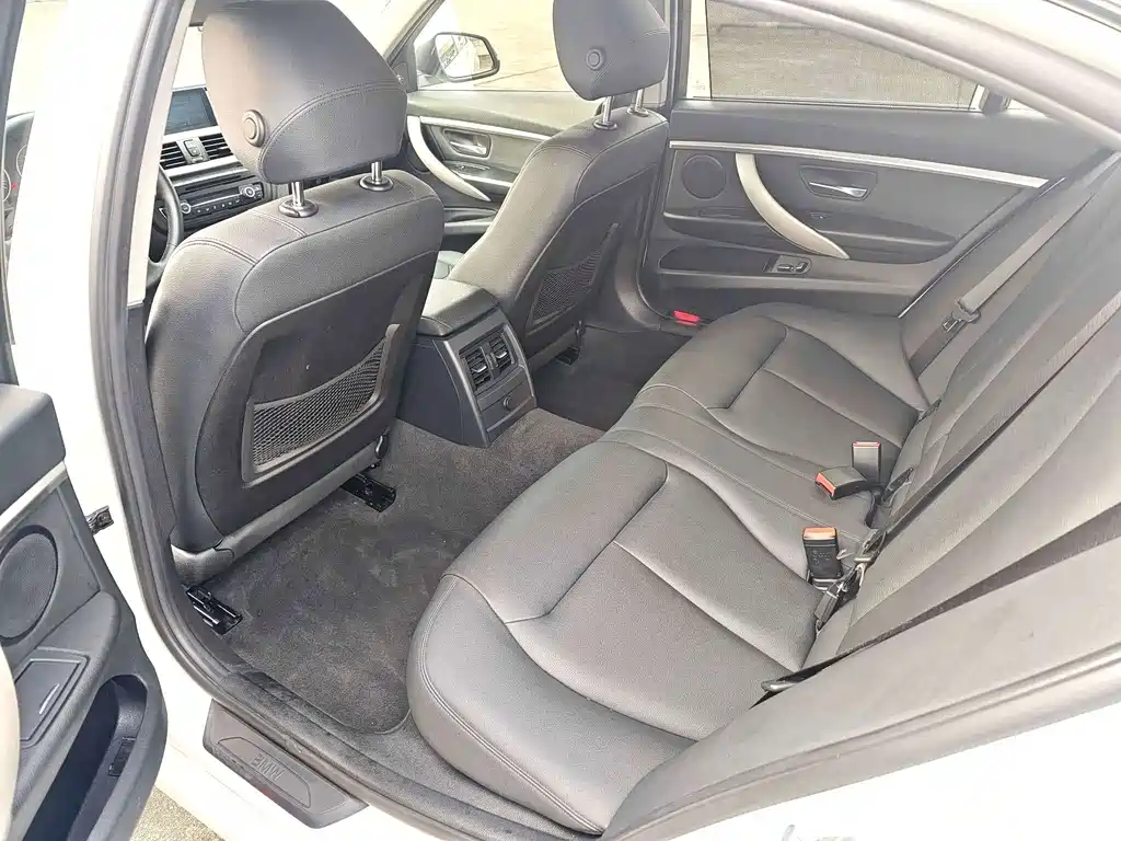 BMW 3 Series — миниатюра 9