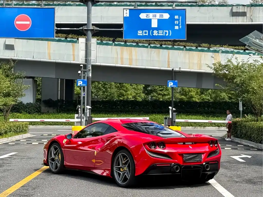 Ferrari F8 — миниатюра 9