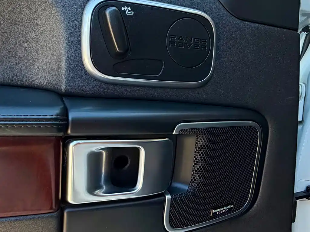 Land Rover Range Rover — миниатюра 10
