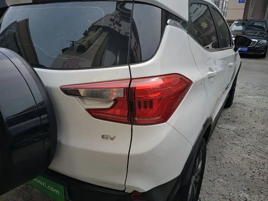BYD Yuan EV — миниатюра 8
