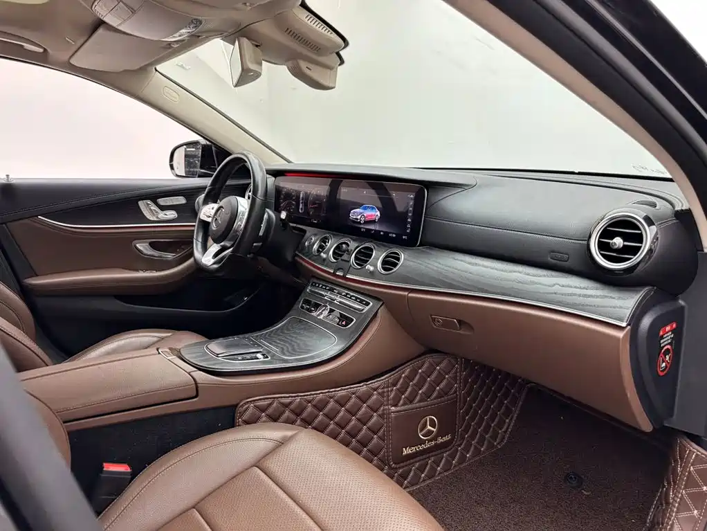 Mercedes-Benz E-Class — миниатюра 11