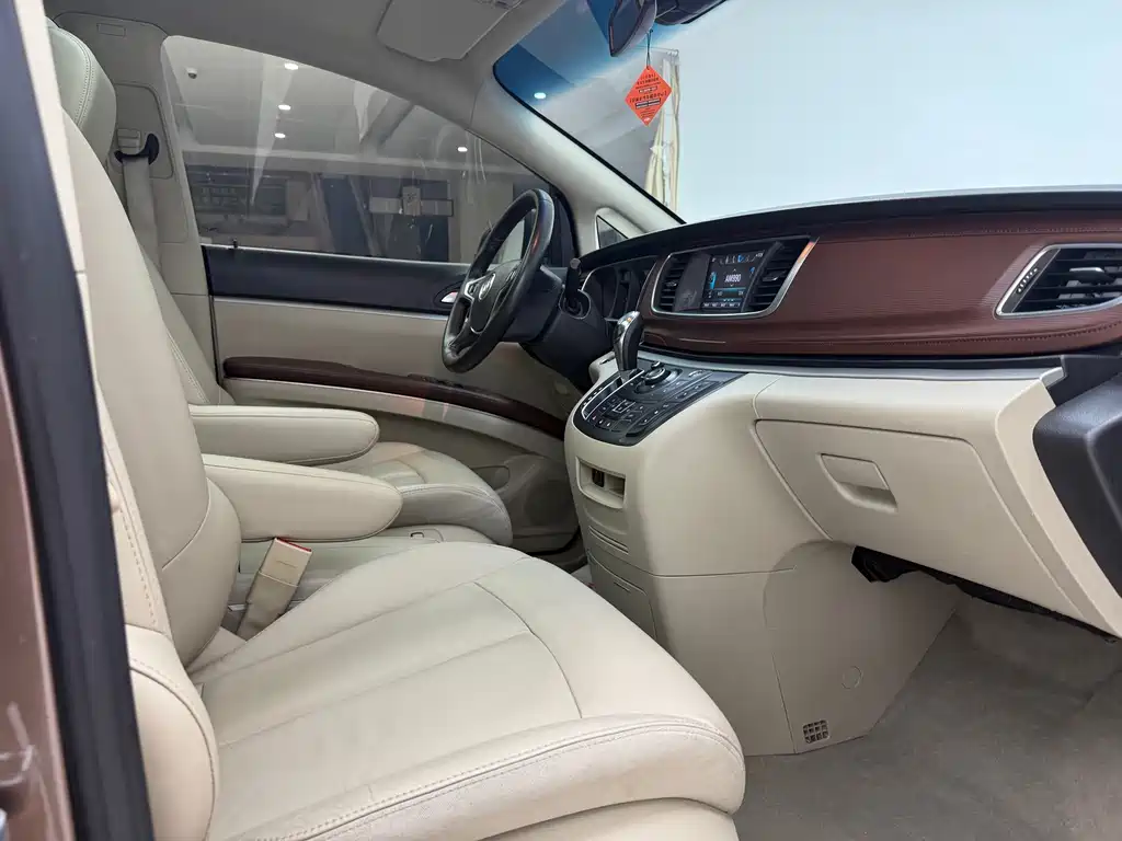 Buick GL8 — миниатюра 9