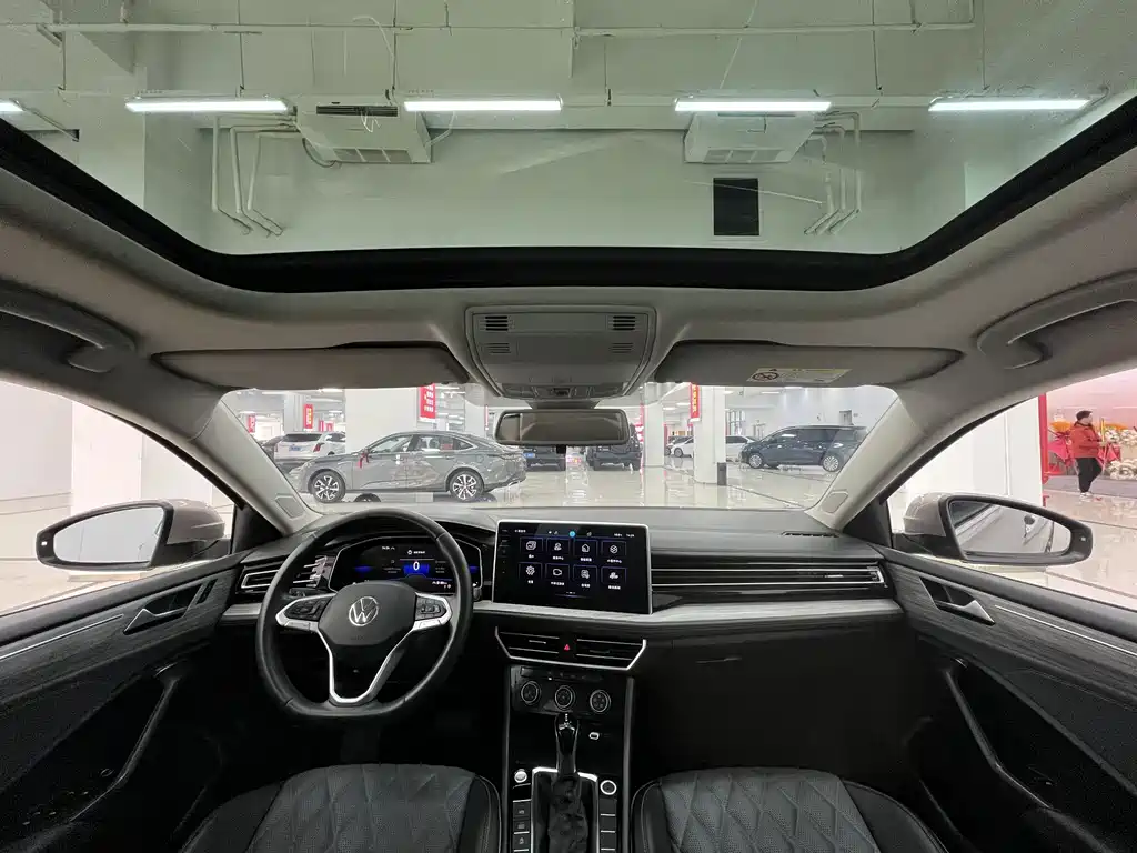Volkswagen Sagitar 2023 300TSI DSG