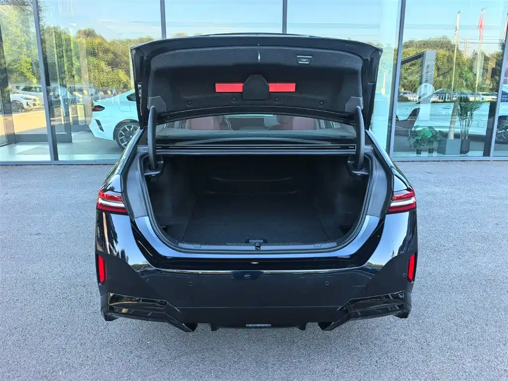 BMW i5 — миниатюра 22