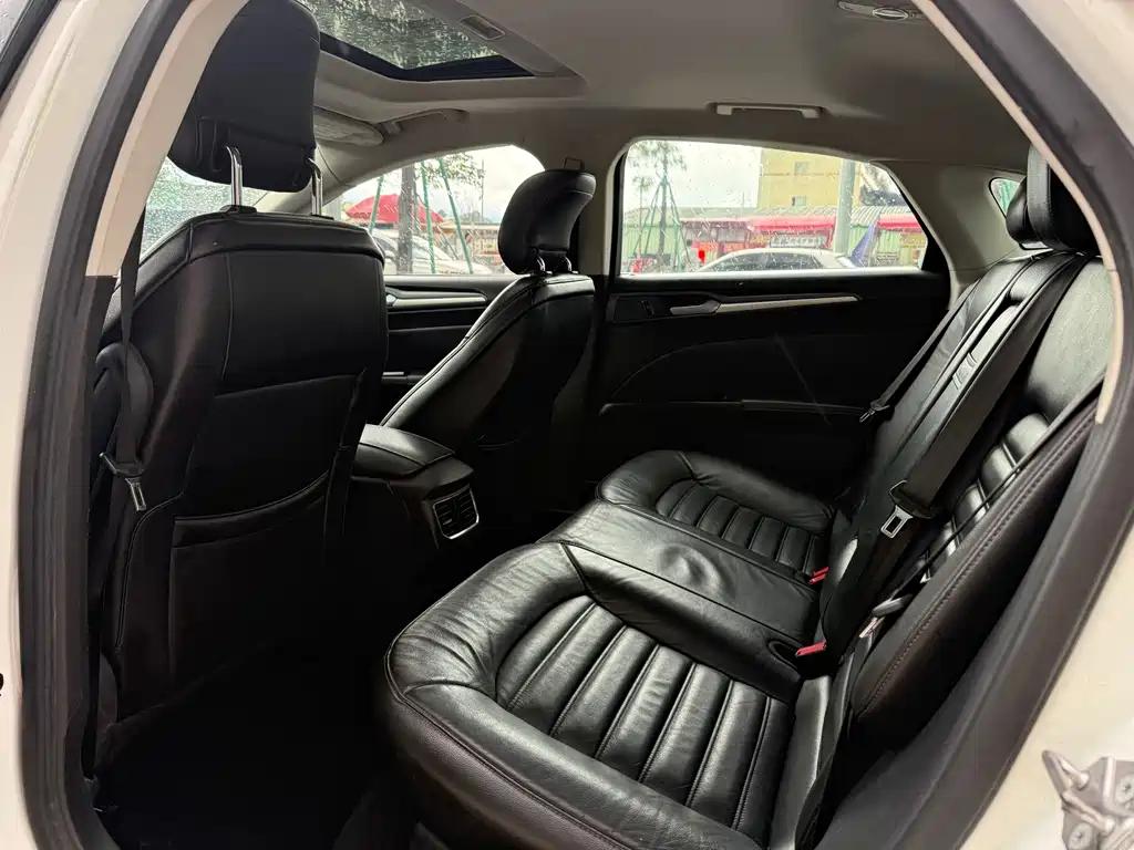 Ford Mondeo — миниатюра 10