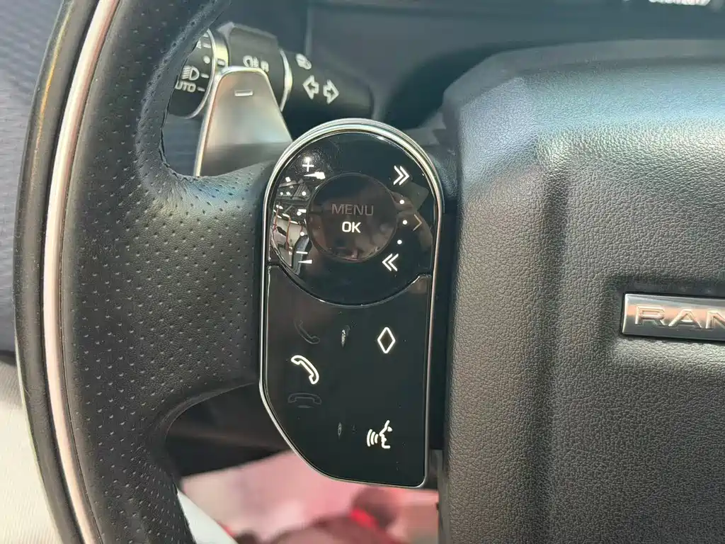 Land Rover Velar — миниатюра 11