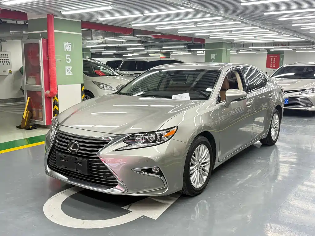 Lexus ES 2016