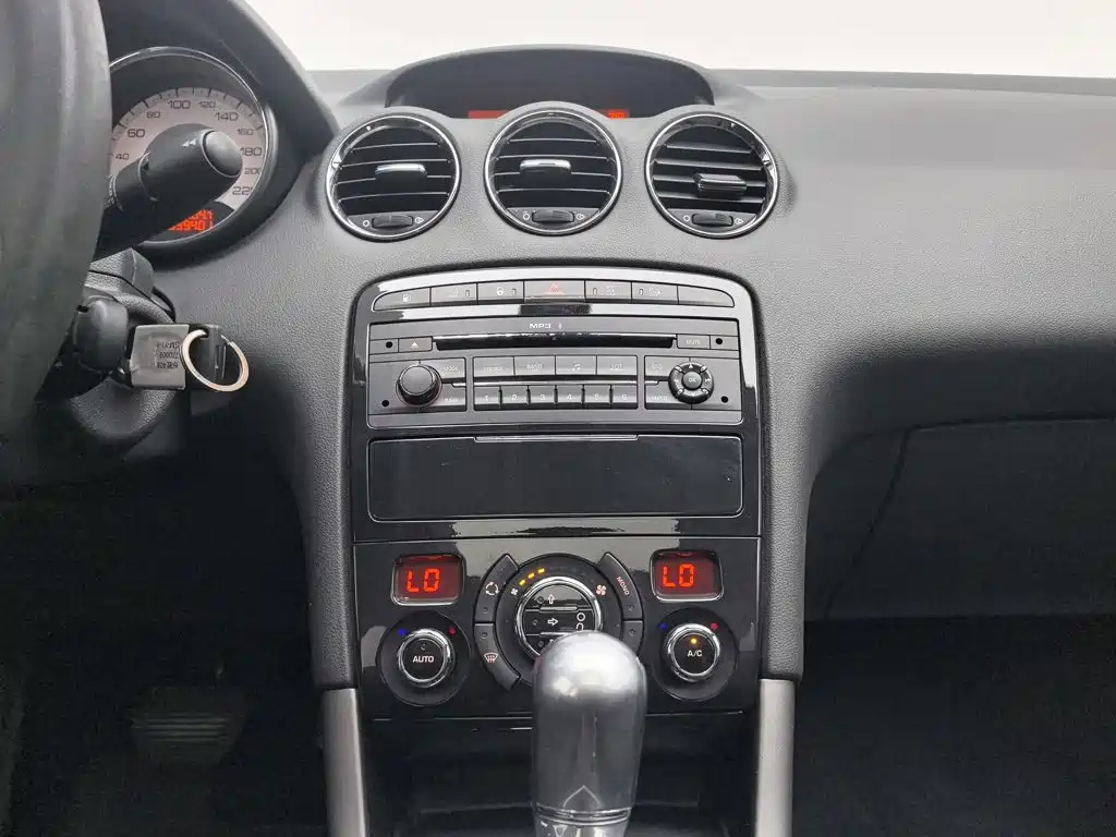 Peugeot 408 — миниатюра 12