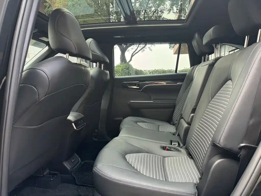 Toyota Crown Kluger — миниатюра 5