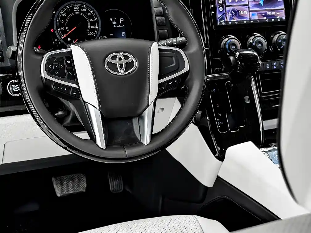 Toyota HiAce 2025 3.5L AT