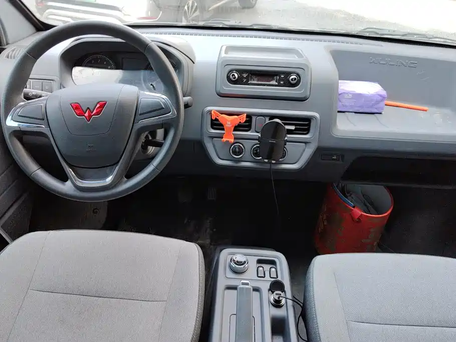 Wuling Yangguang — миниатюра 12