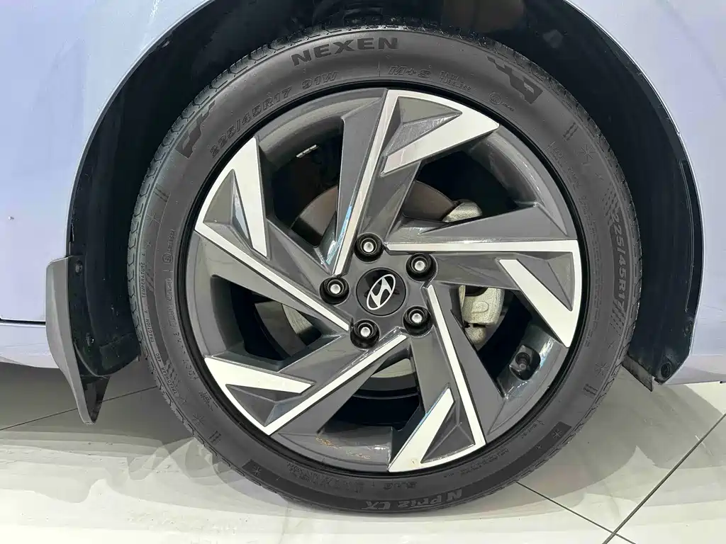Hyundai Elantra — миниатюра 20