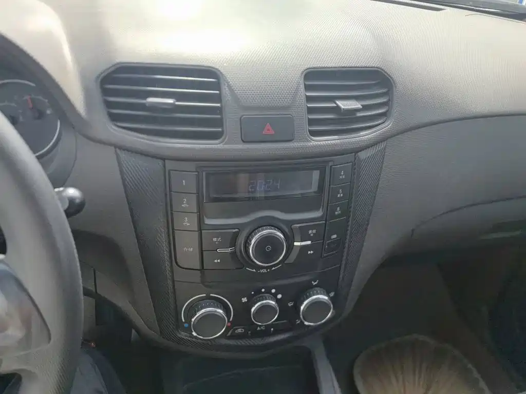 Wuling Hongguang — миниатюра 9