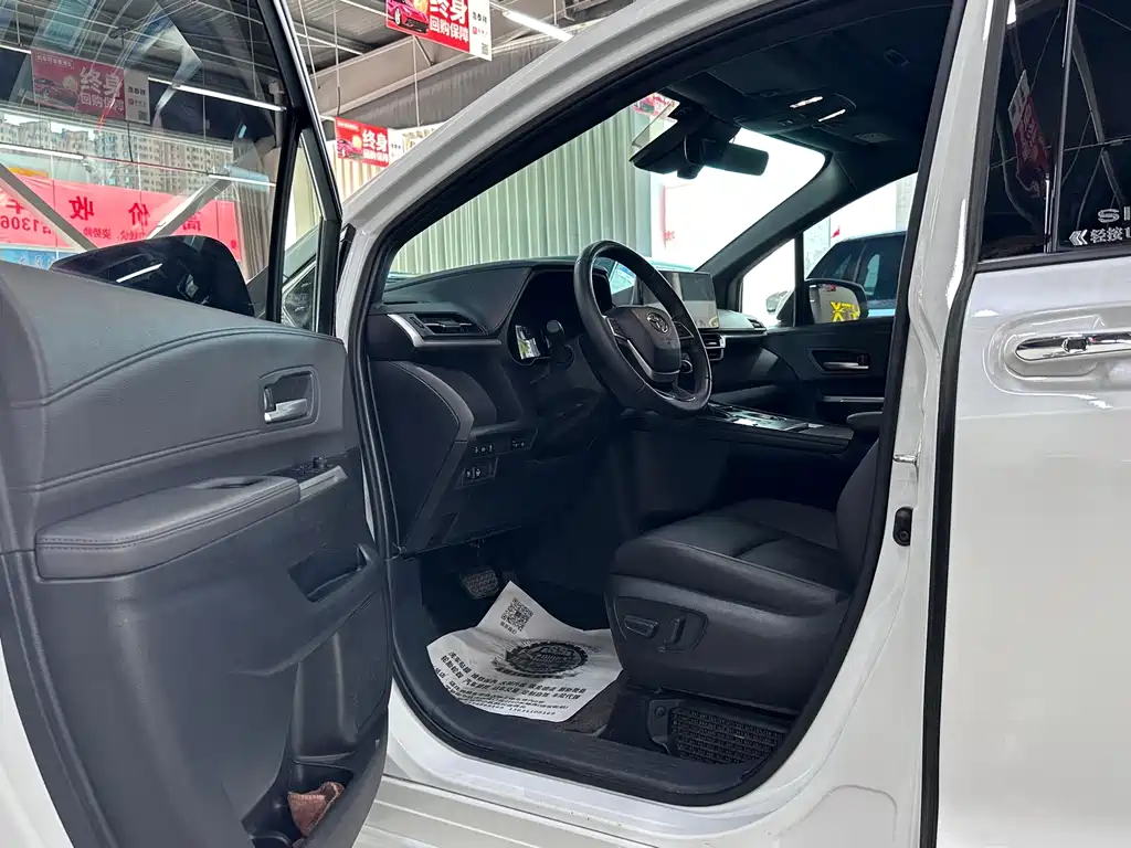 Toyota Sienna — миниатюра 3