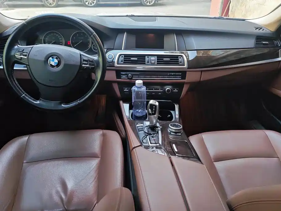 BMW 5 Series — миниатюра 11