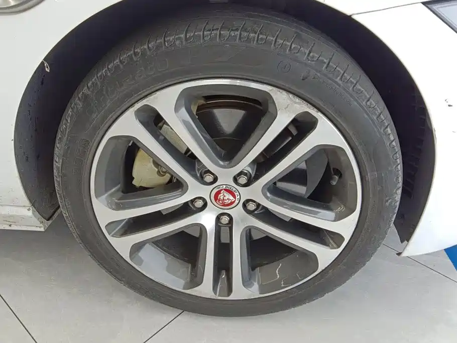 Jaguar XEL — миниатюра 6