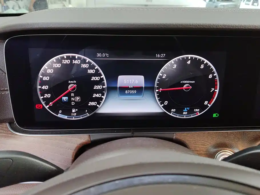 Mercedes-Benz E-Class — миниатюра 14