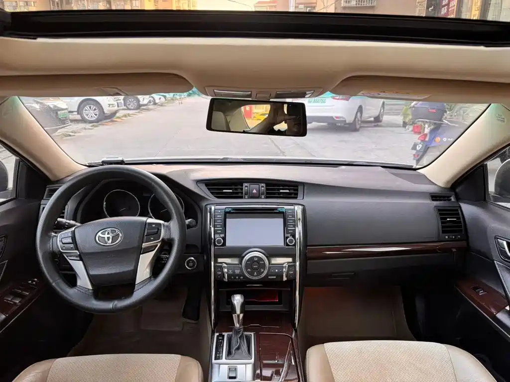 Toyota Reiz — миниатюра 7
