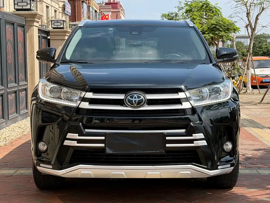 TOYOTA HIGHLANDER