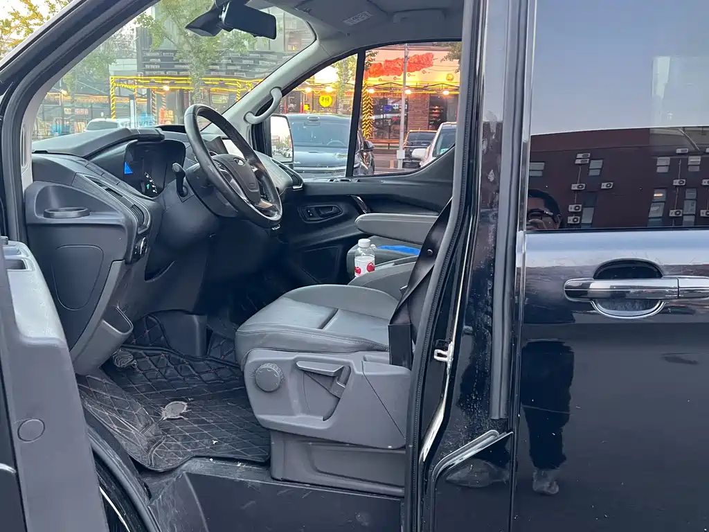 Ford Tourneo — миниатюра 9