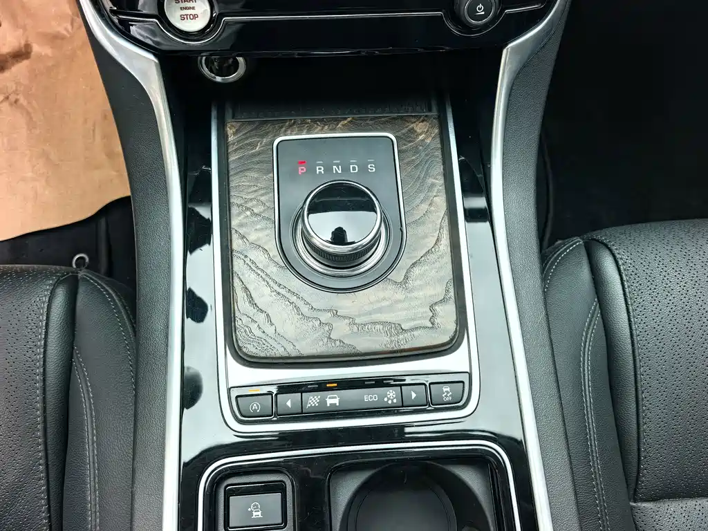Jaguar XFL — миниатюра 12