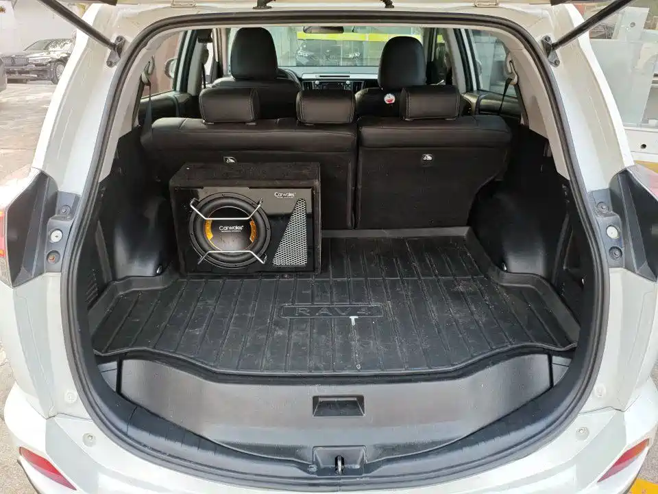Toyota RAV4 — миниатюра 10