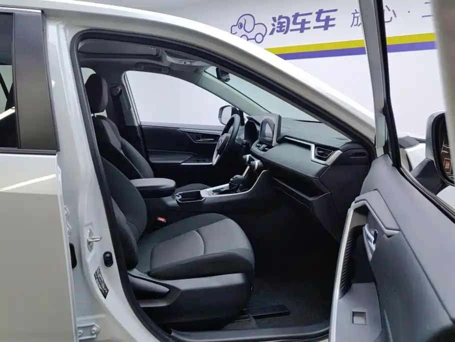 Toyota RAV4 — миниатюра 8