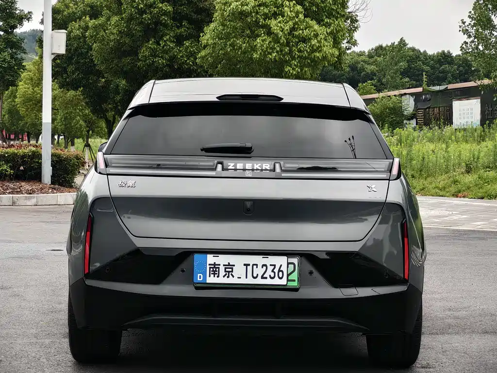 Zeekr X 2024 мест