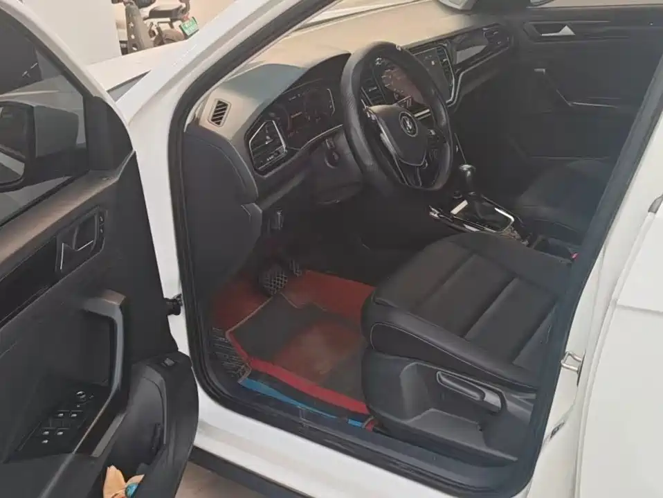 Volkswagen T-Roc — миниатюра 5