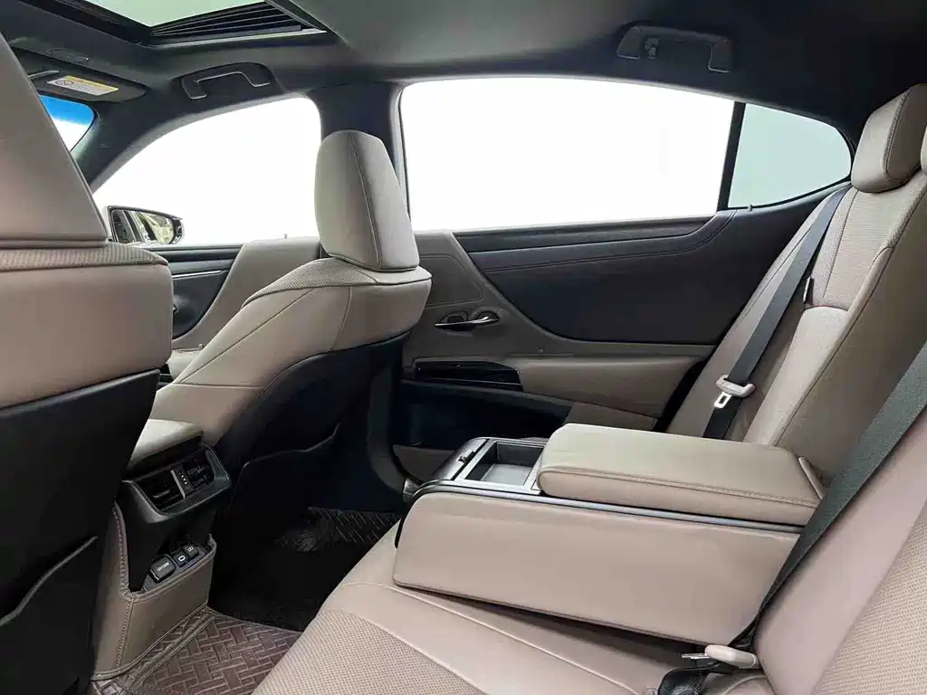 Lexus ES — миниатюра 16