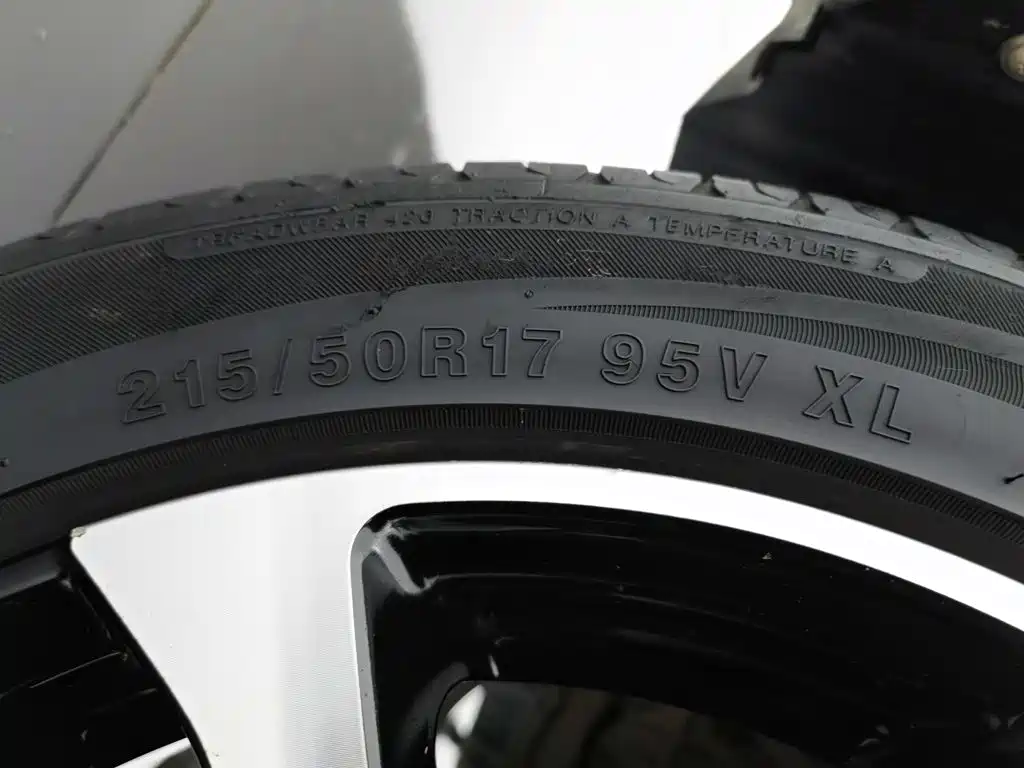 Roewe RX3 — миниатюра 24