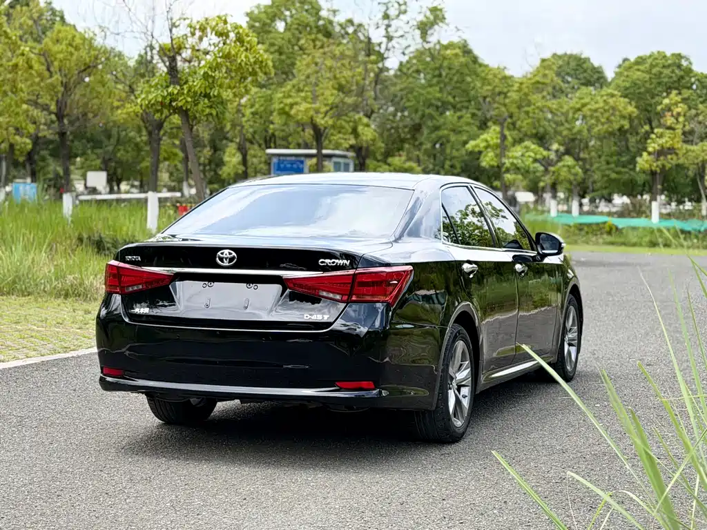 Toyota Crown 2015 2.0T Fashion
