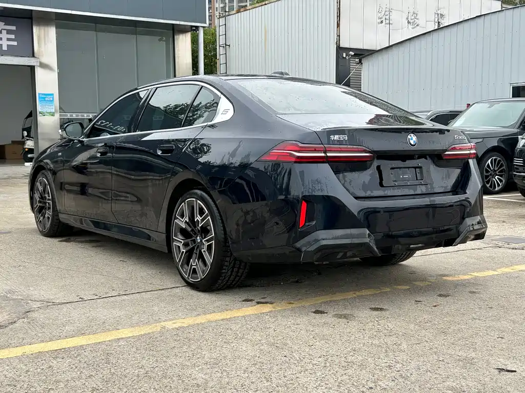 BMW 5 Series — миниатюра 4