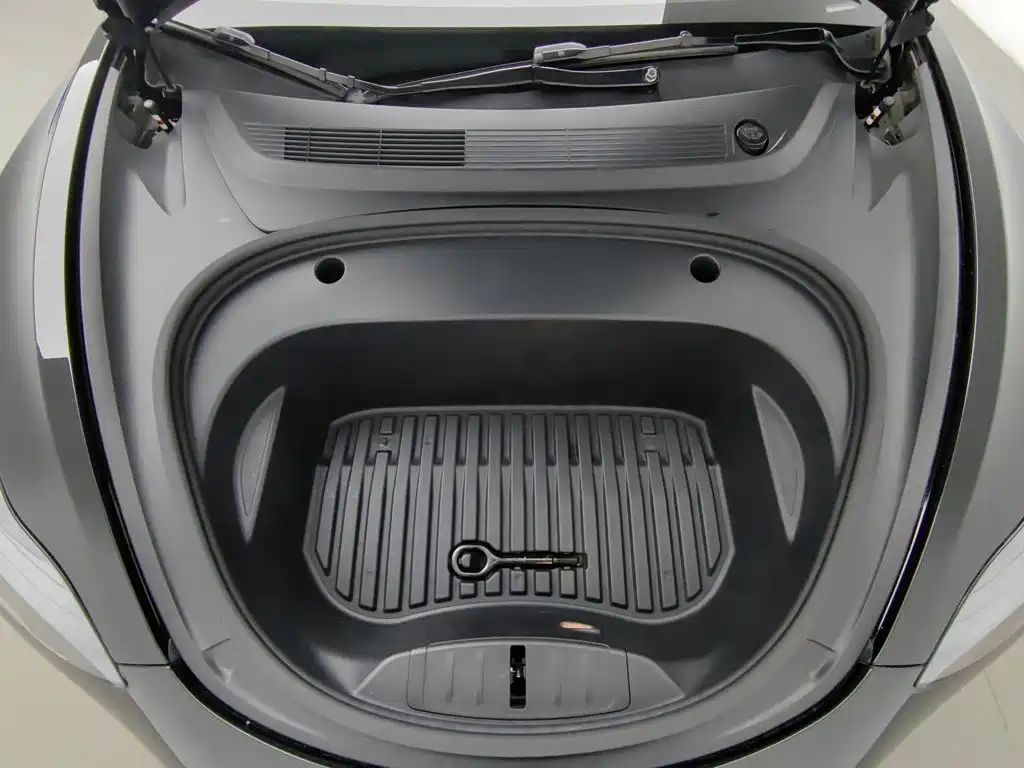 Tesla Model 3 — миниатюра 6