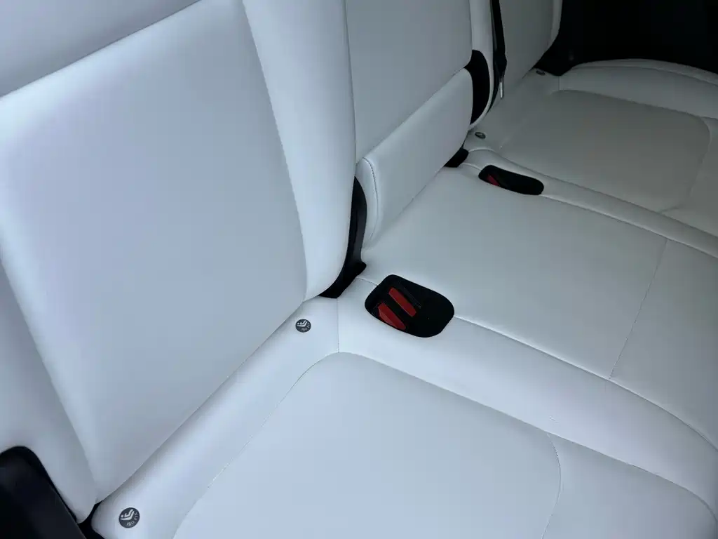 Tesla Model Y — миниатюра 13