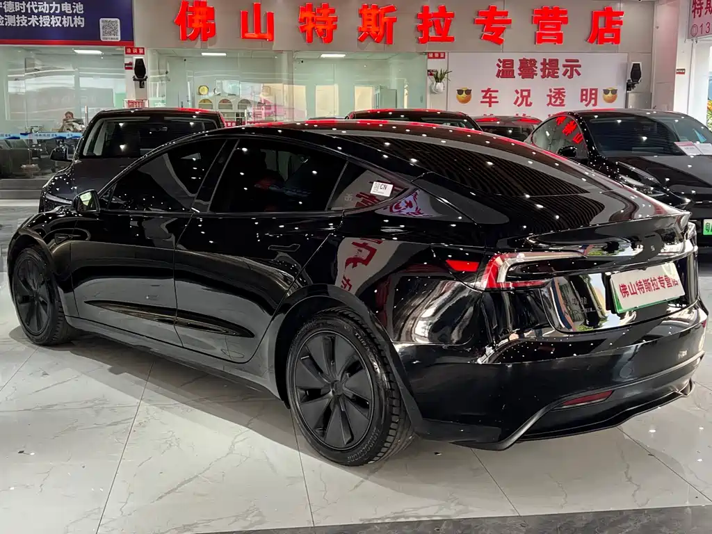 Tesla Model 3 — миниатюра 4