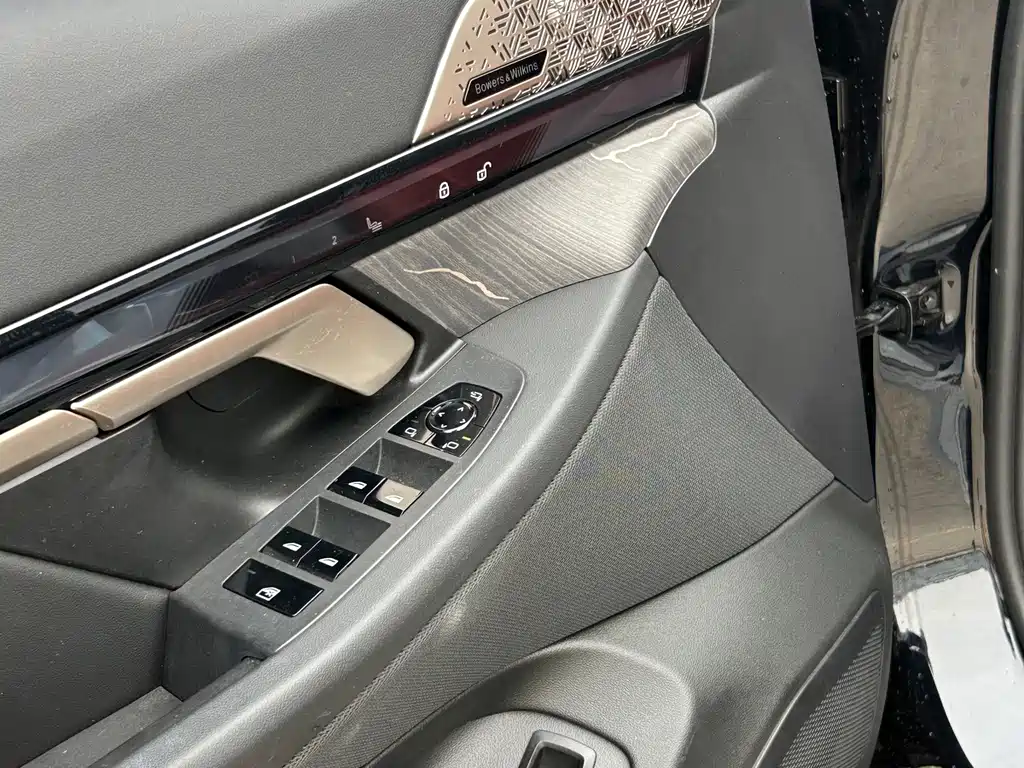 BMW 5 Series — миниатюра 6