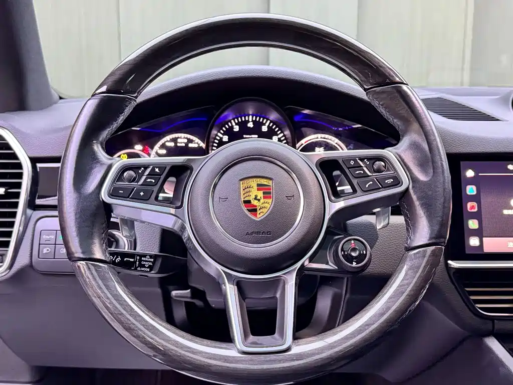 Porsche Cayenne — миниатюра 12