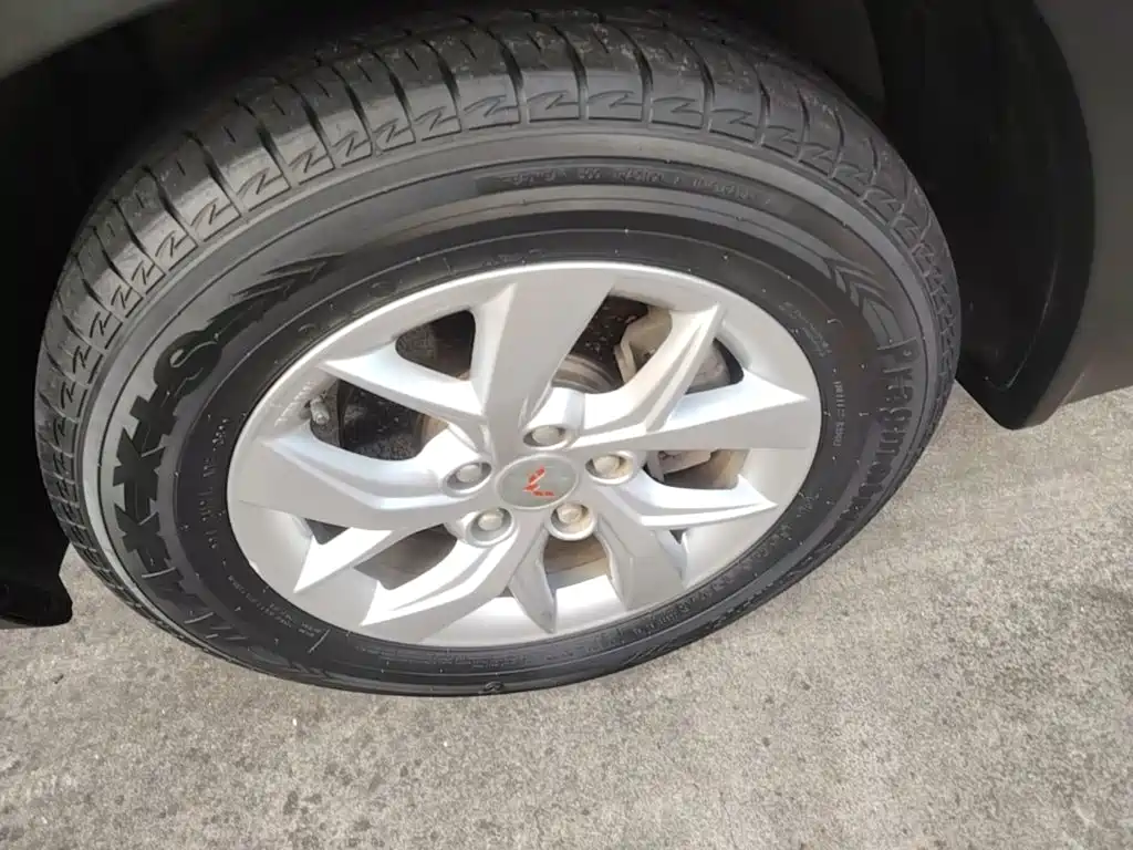 Wuling Hongguang S3 — миниатюра 23